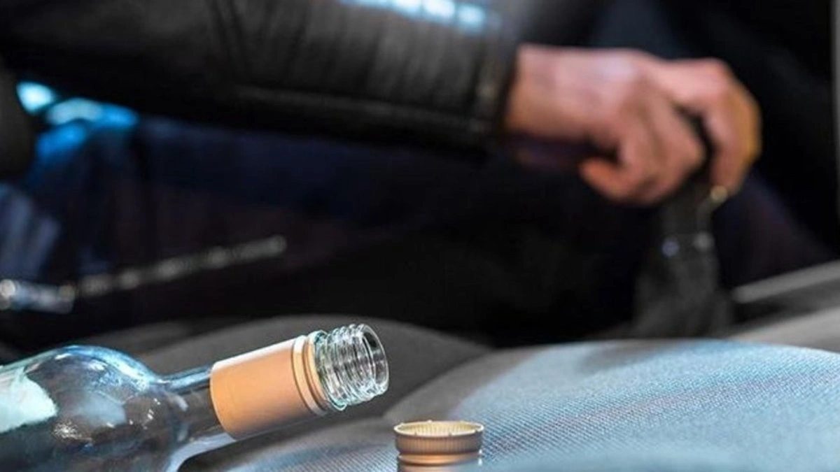 На Рівненщині п’яний водій вантажівки протаранив Mercedes