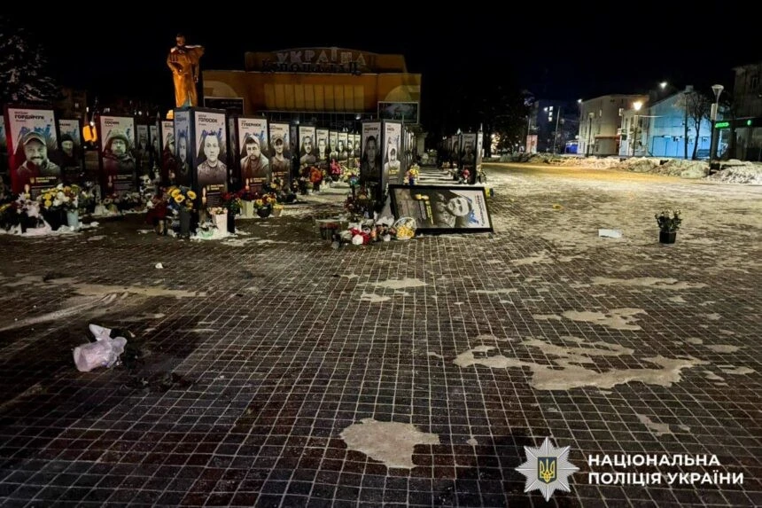 Нічний інцидент у Рівному: жінка поглумилася над пам’яттю загиблих воїнів