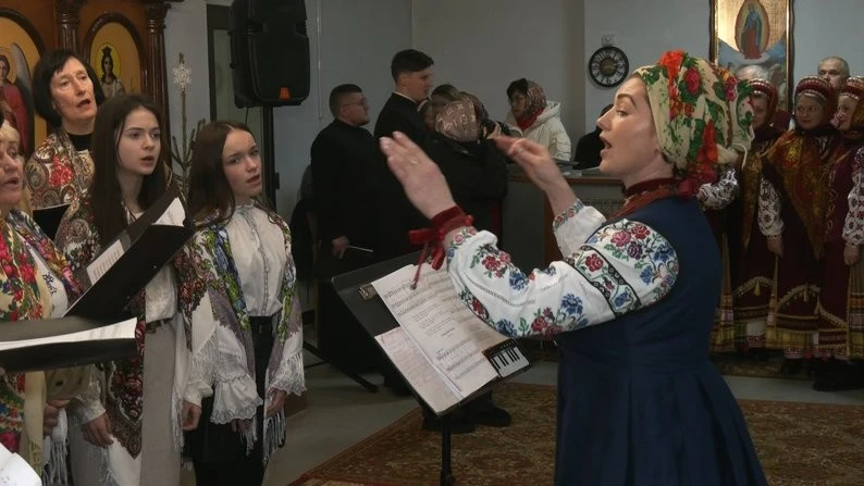 Різдвяний передзвін задля перемоги: у Рівному хорові колективи збирали кошти на роботів та зв’язок для ЗСУ