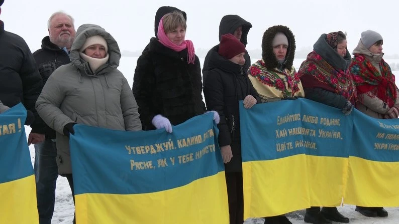 Межа двох областей зникла у «живому ланцюзі»: як на Рівненщині та Житомирщині відзначили День Соборності