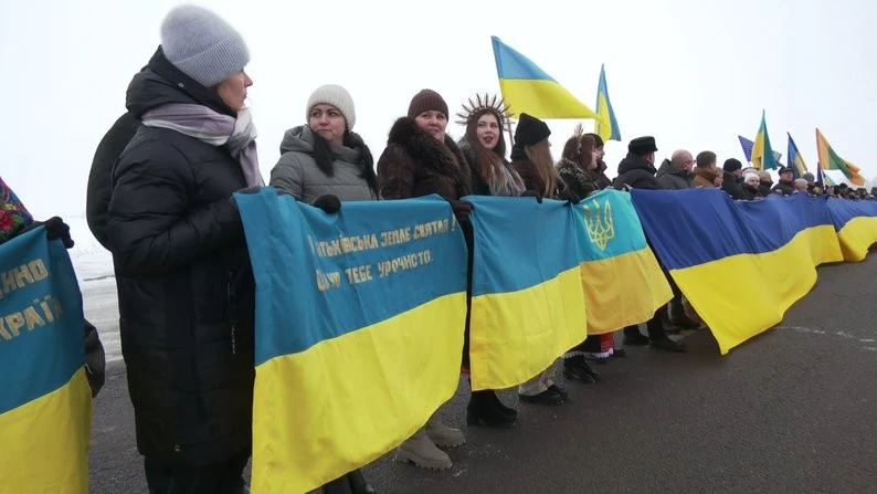 Межа двох областей зникла у «живому ланцюзі»: як на Рівненщині та Житомирщині відзначили День Соборності