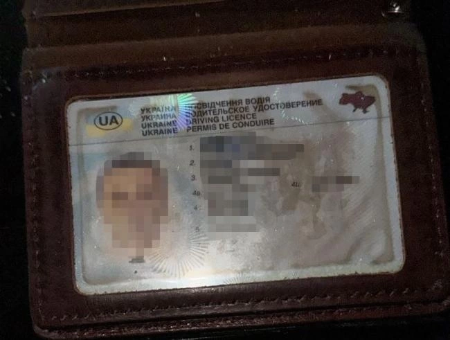Арсенал, фальшивки та наркотики: на Рівненщині затримали пасажира Lincoln