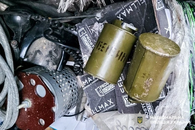 Арсенал під курткою та вдома: на Рівненщині затримали чоловіка з бойовим запасом