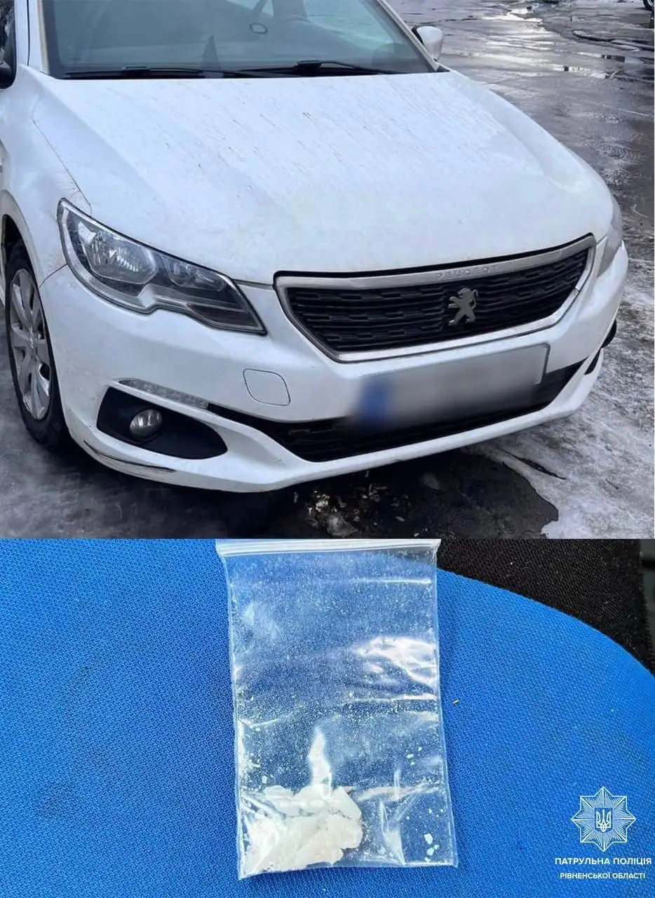Наркотики у білому Peugeot: на Олени Теліги патрульні виявили пакунок із порошком