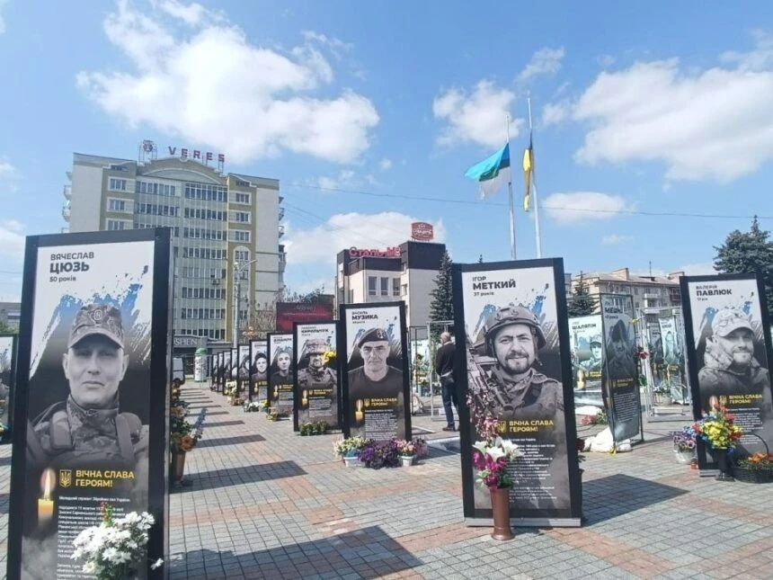 Мародерство на меморіалі: у Рівному обкрадають стели з портретами полеглих воїнів