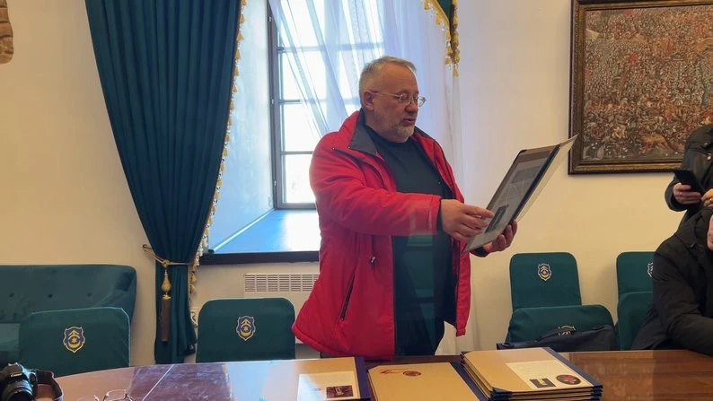 Рятування від вогню: Дубенський замок отримав копії документів Острозьких