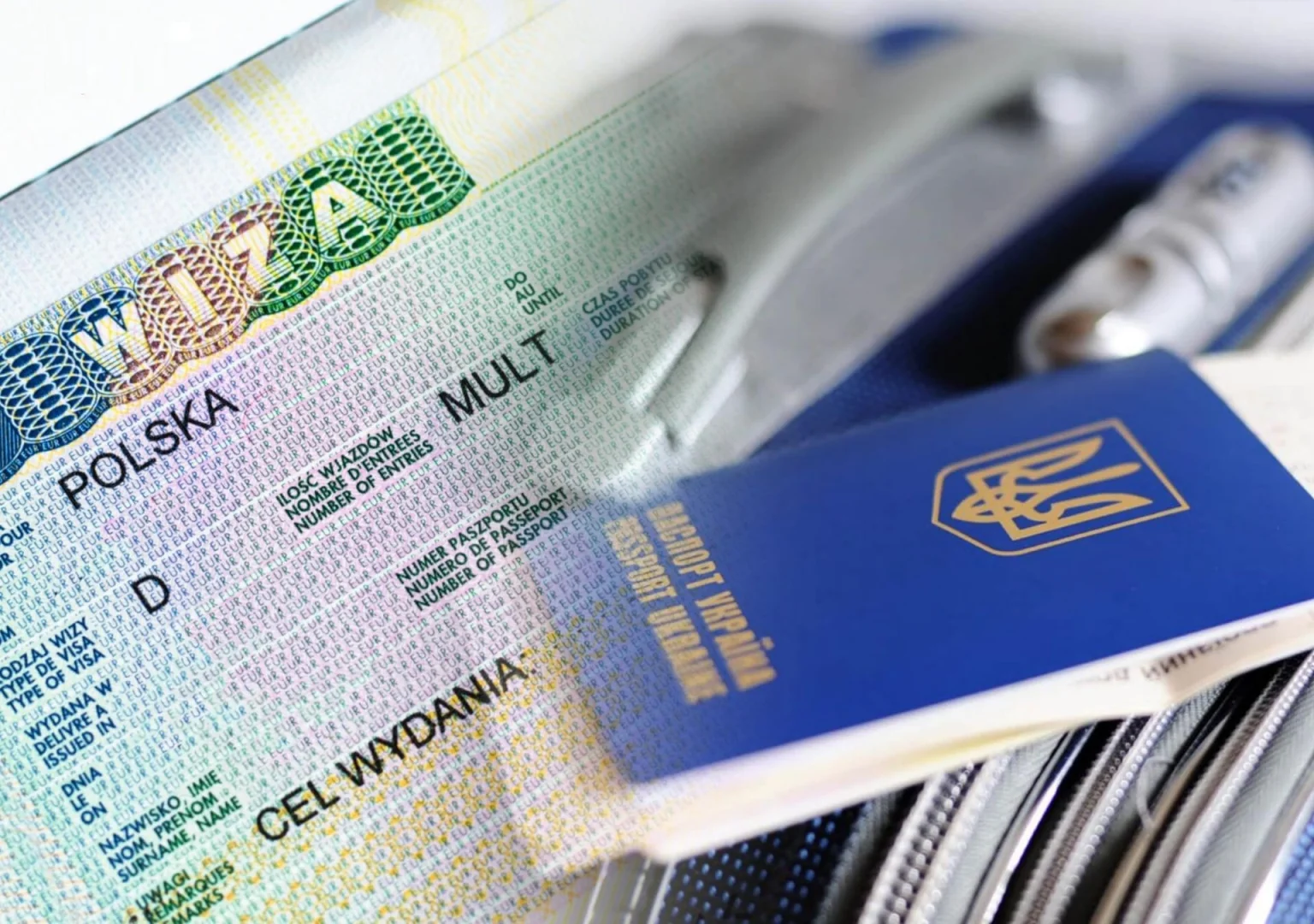 Де і як відстежити статус візової заяви до Польщі онлайн
