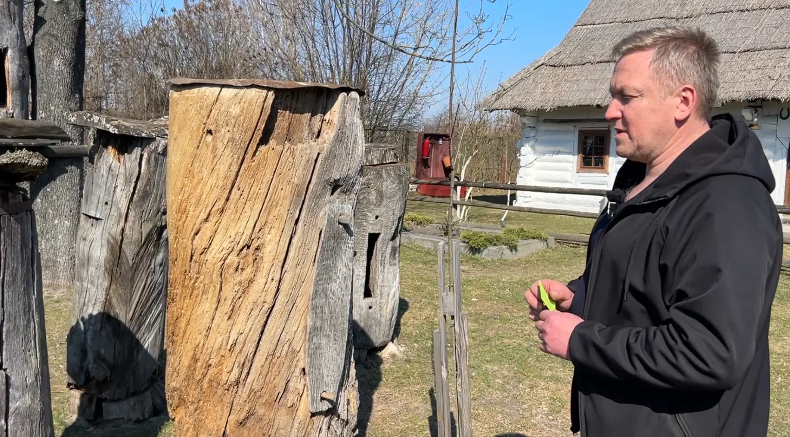 Спадщина поліського бортника: фонди Сарненського музею поповнив унікальний вулик-колода