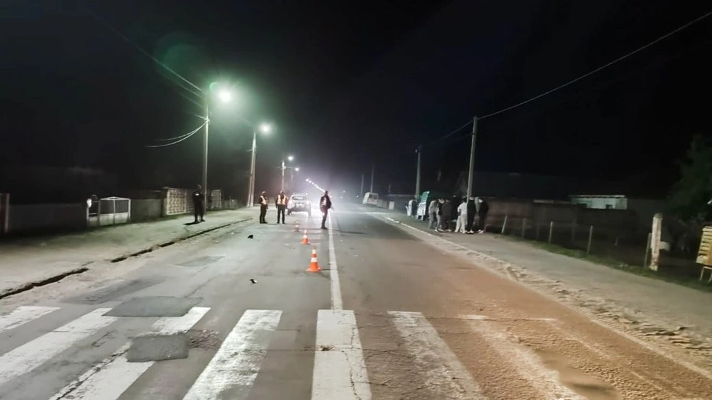 Трагедія в Сарнах: нічна аварія забрала життя пішохода та скалічила двох підлітків