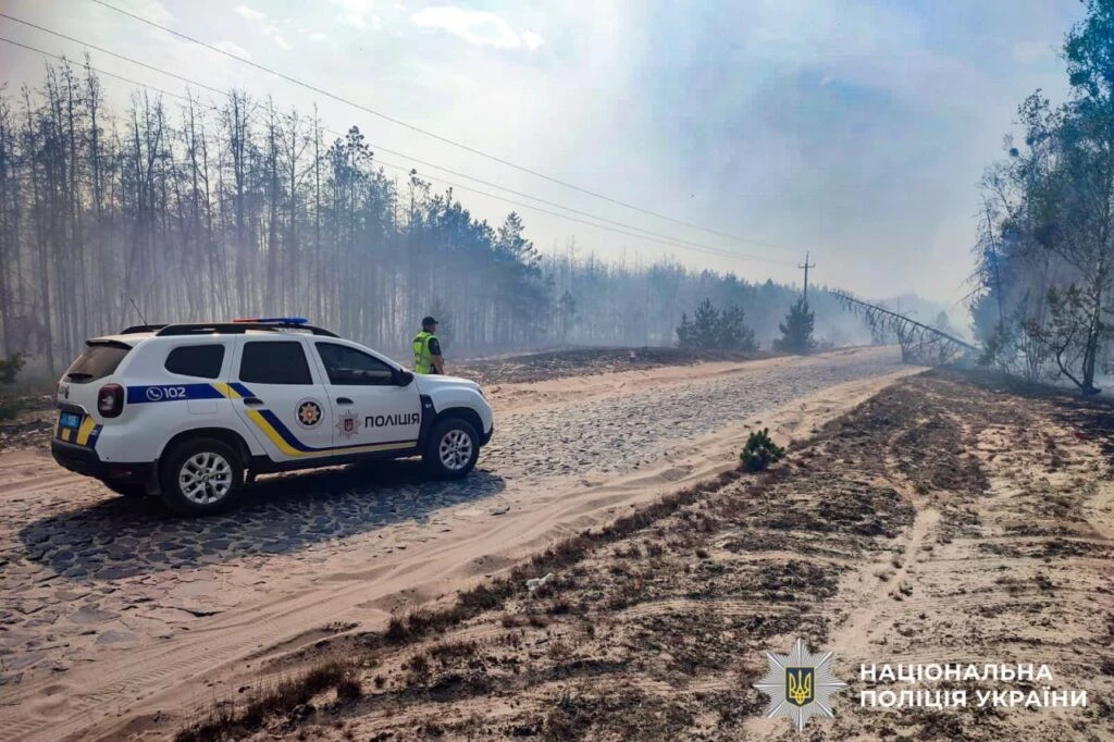 Боротьба зі стихією: лісова пожежа охопила Рівненщину