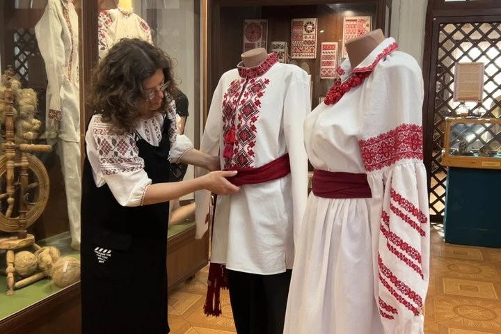 Майстриня з Дубна відродила автентичні костюми південно-західної Волині