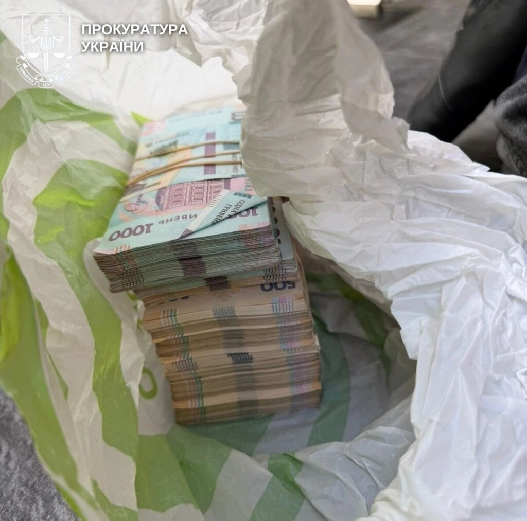 Пів мільйона гривень виманили молоді зловмисники у рівнянки